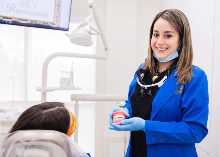 Elena solis reconstruyendo sonrisas y transformando vidas en renaissance dental center scaled