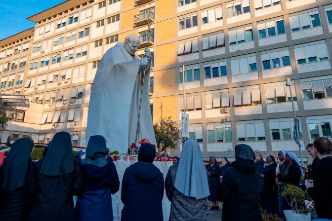 Fieles oran por francisco 1