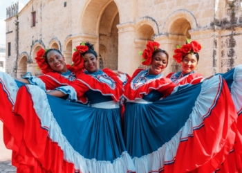 Folclore a ritmo de musica tipica