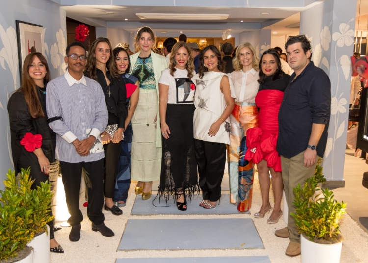 Foto 1 Paola Santana Erick Lemos Pamela fernandez Mildred Veras Paulette PichardoKarina Cortorreal Angie Polanco Vanessa Languasco y Simon de los Santos 1 scaled