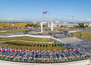 Fuerzas Armadas rinden homenaje a la bandera y proceres de la independencia dominicana 1 1024x767 1