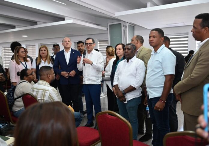 Eddy Olivares afirma ferias y jornadas de empleo fortalecen el rol institucional del Ministerio de Trabajo en la dinamización del mercado laboral