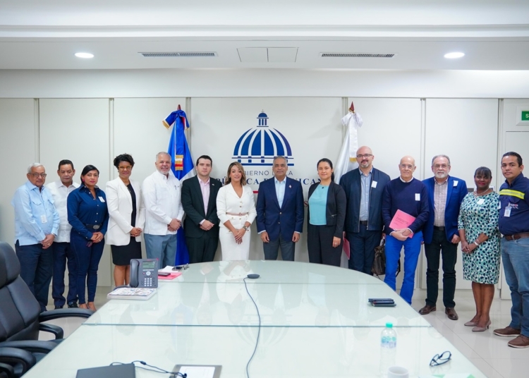 Joel Santos Betty Soto Rafael Salazar Fidel Arzola junto a otros miembros de Egehid