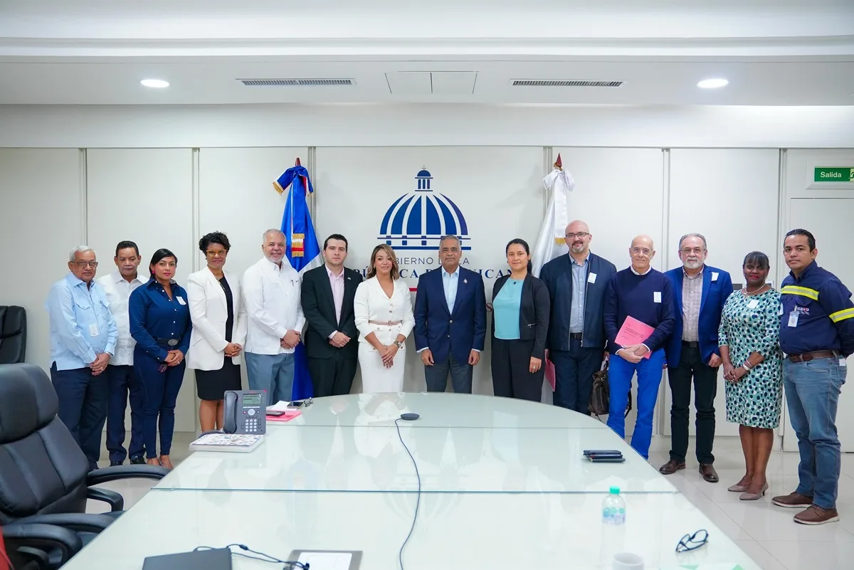 Joel Santos Betty Soto Rafael Salazar Fidel Arzola junto a otros miembros de Egehid