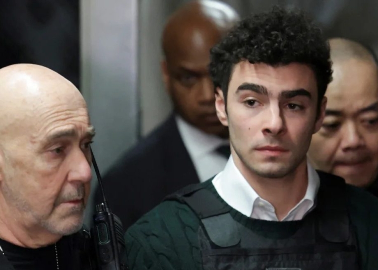 Mangione en su llegada al tribunal de Nueva York 1140x653 1