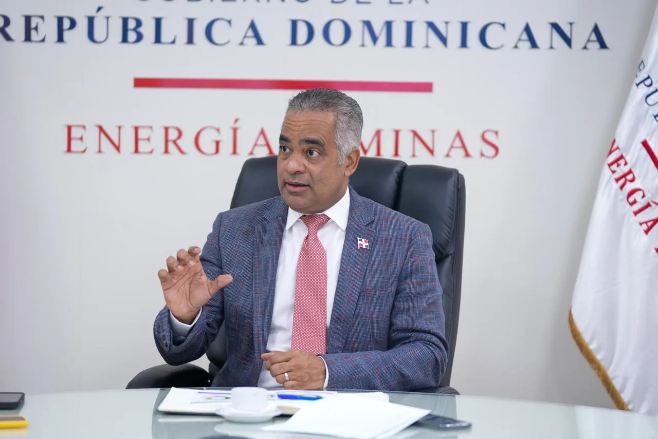 Ministro de Energia y Minas Joel Santos informa sobre presentacion de proyecto para modernizar Ley minera