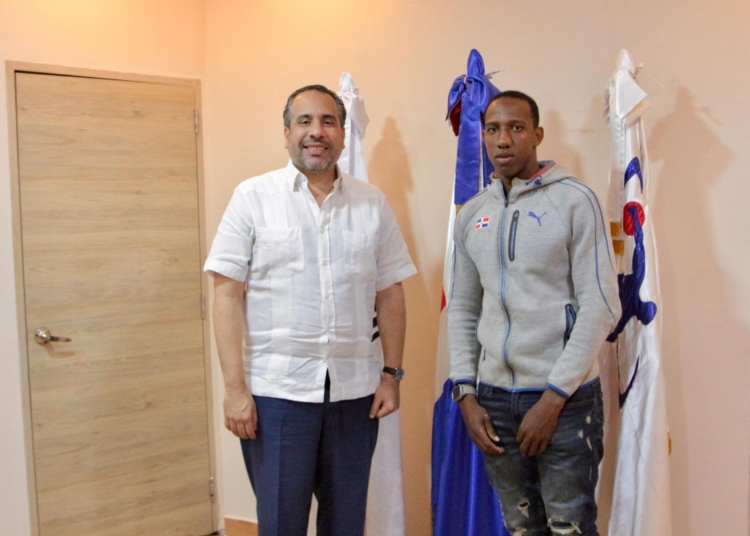 PIE DE FOTO 2 ALBERTO RODRIGUEZ MELLA JUNTO A JOSE MIGUEL PAULINO DURANTE UN ENCUENTRO EN LA SEDE DEL INEFI scaled