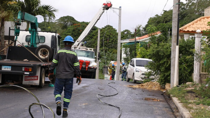 EDEEste mejora infraestructura eléctrica en Sabana Perdida