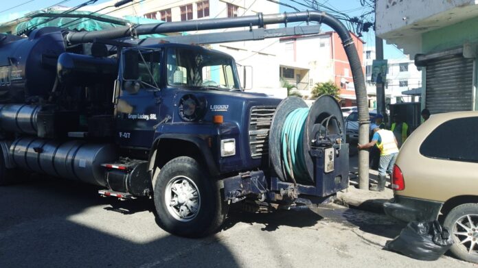 Alcaldía del DN intensifica limpieza de filtrantes e imbornales