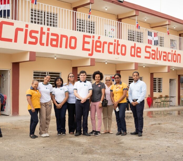 Colegio San Martín de Porres reafirma su compromiso social con la donación de más de 100 butacas escolares