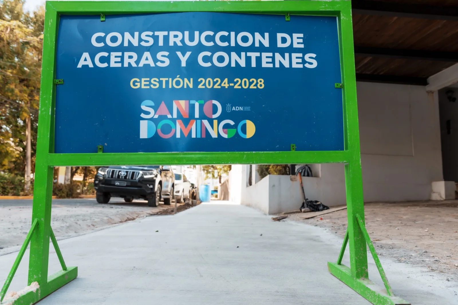 ADN avanza en construcción de aceras y contenes en Serrallés y Mata Hambre