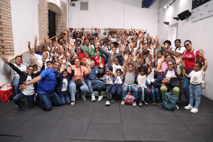 EDEEste fomenta conciencia energética con estudiantes de La Romana en el Museo Trampolín