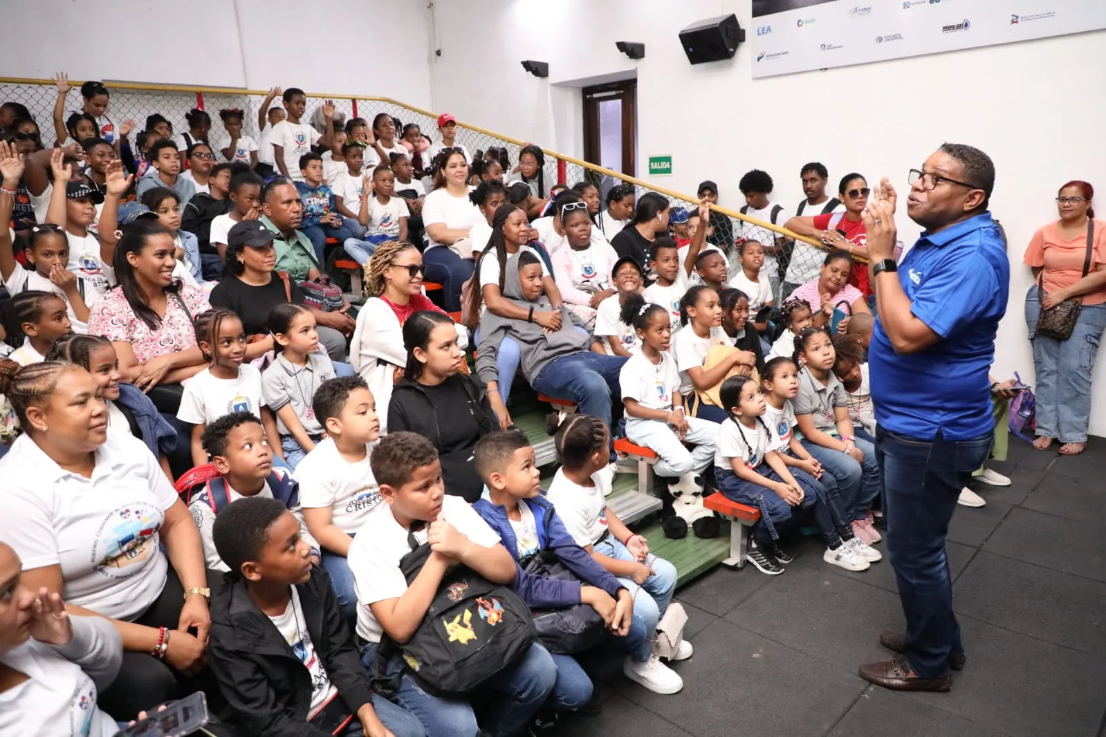 EDEEste fomenta conciencia energética con estudiantes de La Romana en el Museo Trampolín