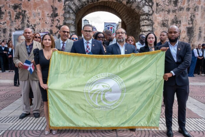 Partido Verde deposita ofrenda floral en el Altar de la Patria