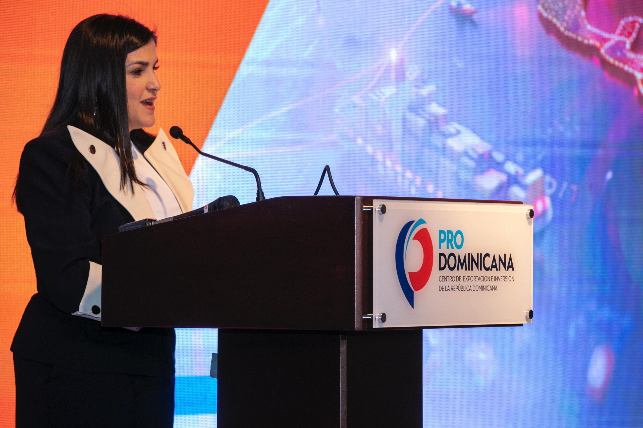 Exportaciones de RD alcanzan cifra récord de US$12,925 millones en 2024 1