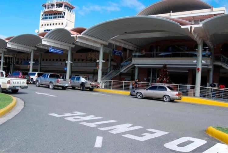 alertan sobre ataques con laser en aeropuertos focus 0 0 896 504