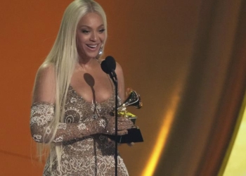 beyonce gana por primera vez en su carrera el grammy al album del ano  1 focus 0 0 896 504