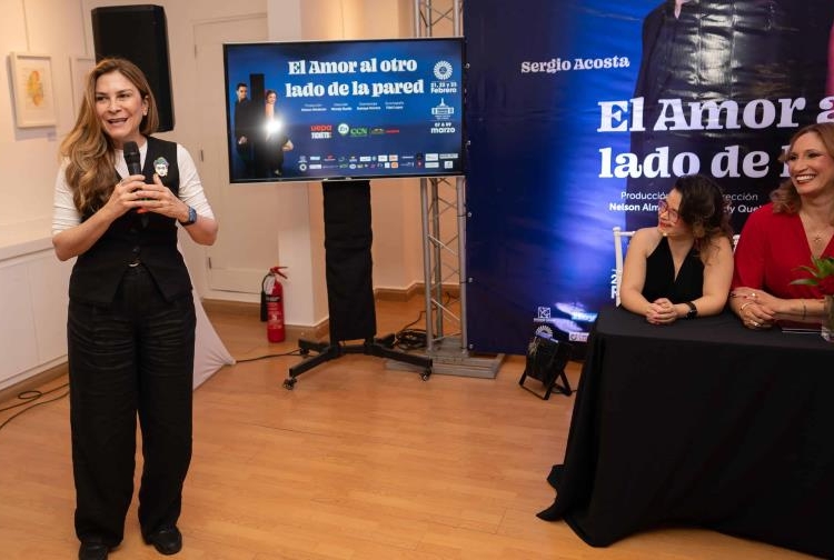 el amor al otro lado de la pared una obra de amor e inclusion focus 0 0 896 504 1