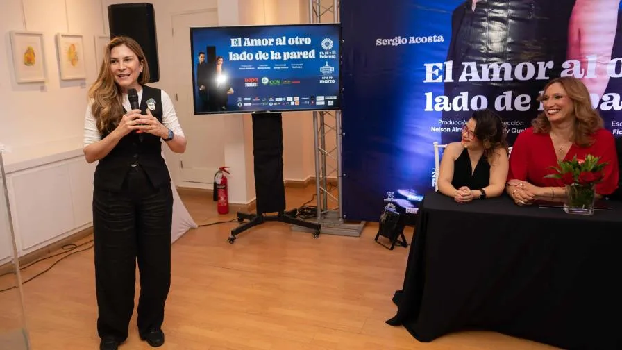 el amor al otro lado de la pared una obra de amor e inclusion focus 0 0 896 504 1