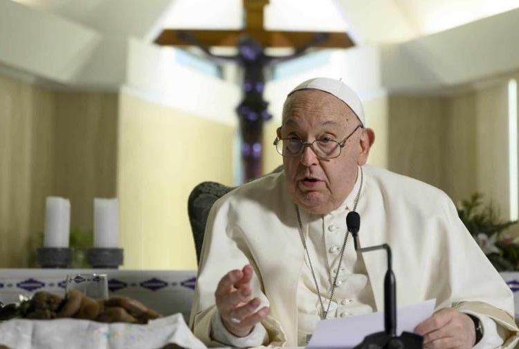 el papa francisco reza el angelus resfriado desde su residencia focus 0 0 896 504