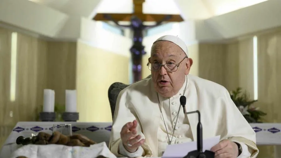 el papa francisco reza el angelus resfriado desde su residencia focus 0 0 896 504