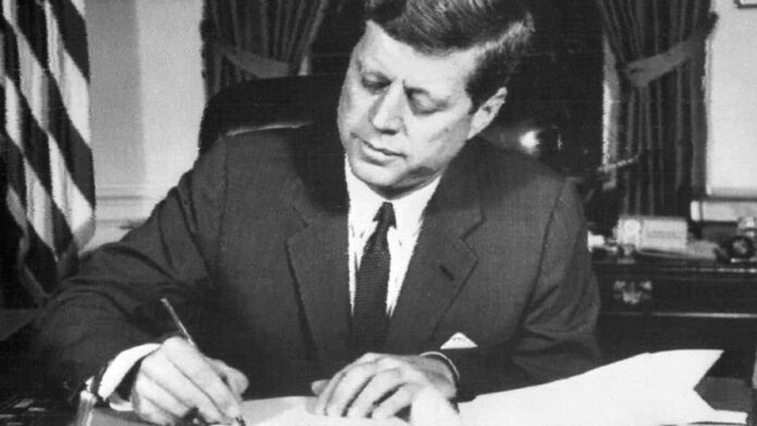 El FBI revela más de 2,400 documentos inéditos sobre el asesinato de John F. Kennedy