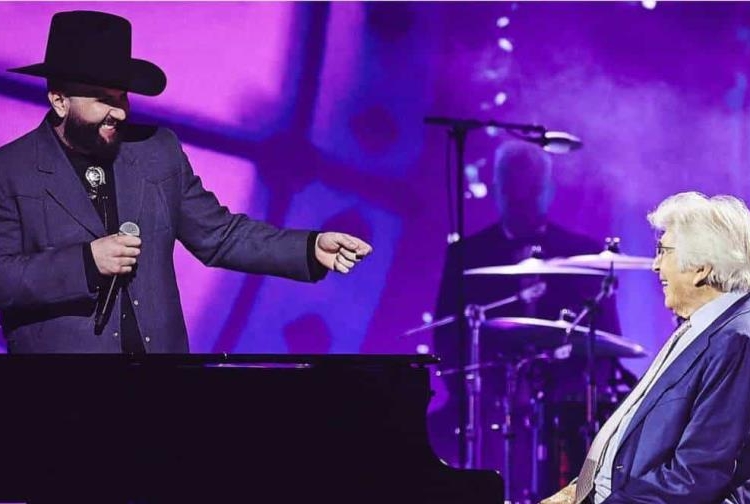 shakira y carin leon se convierten en reyes del premio lo nuestro 1 focus min0.43 0.57 896 504