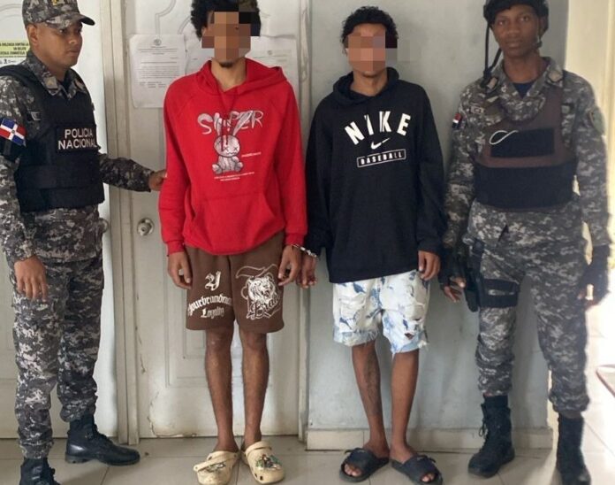 PN captura dos en Monte Plata y les ocupa armas, drogas y mercancía robada