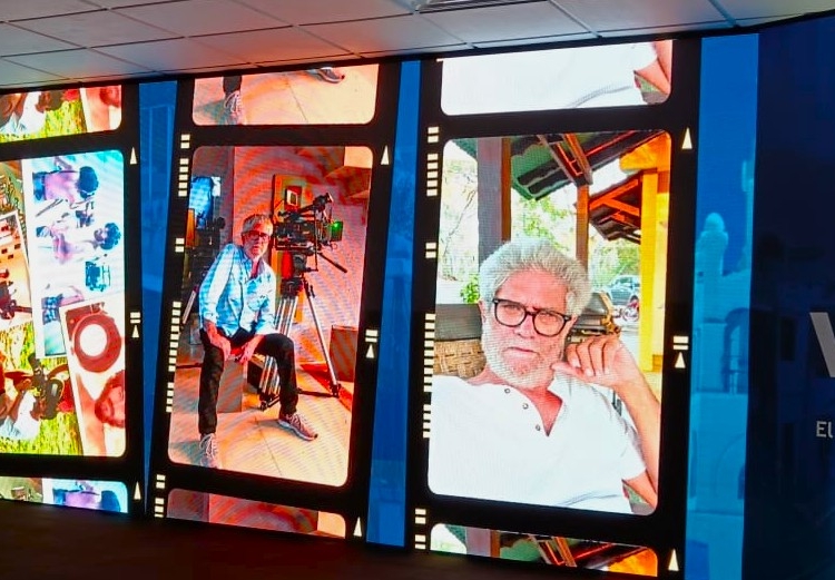 Anuncio de la dedicatori8a a Peyi Guzman