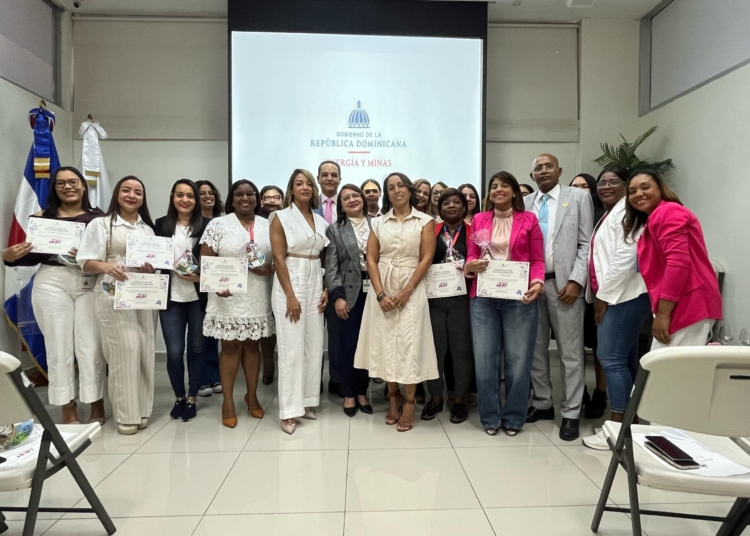 El Ministerio de Energia y Minas conmemoro el Dia Internacional de la Mujer scaled