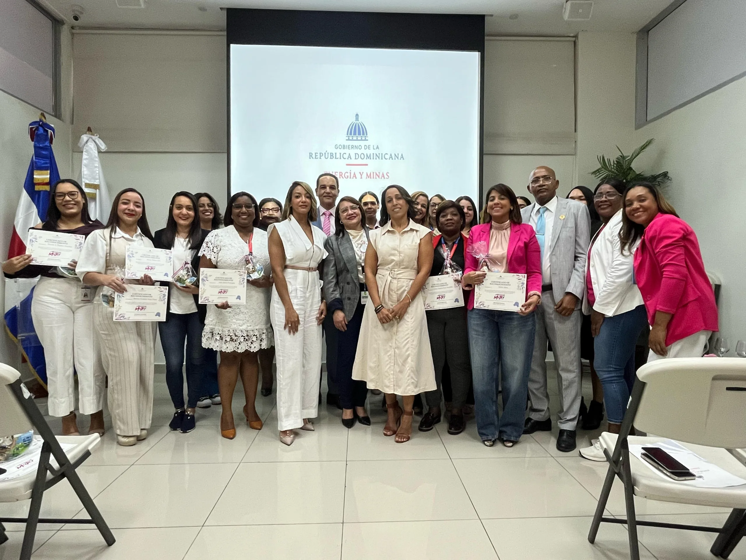 El Ministerio de Energia y Minas conmemoro el Dia Internacional de la Mujer scaled