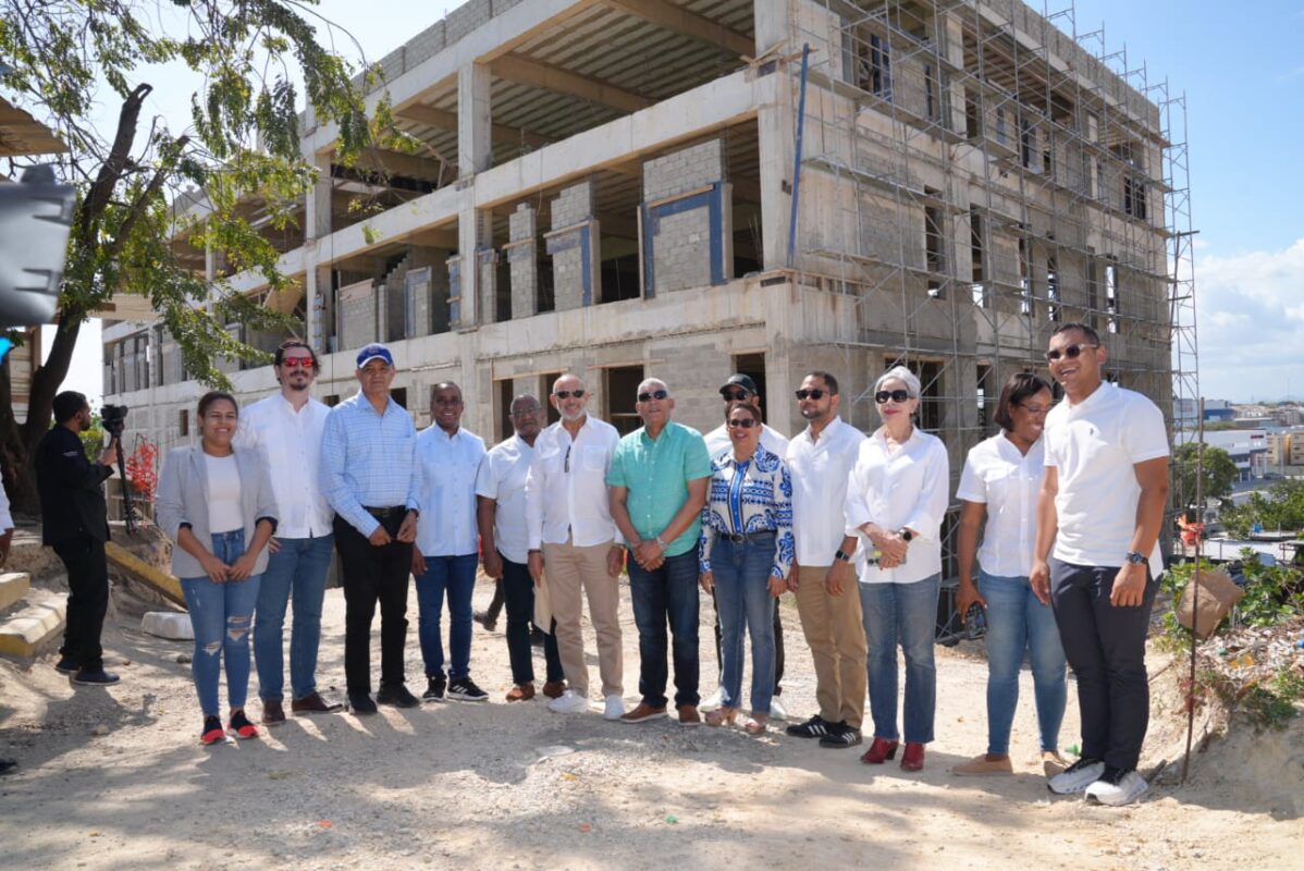 Gobierno en las Provincias supervisa obras en SDO y atiende inquietudes de los munícipes 1