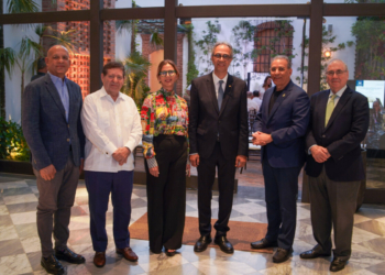 IMG De izquierda a derecha los señores José Enrique Delmonte Adolfo López Belando Carmen Rita Cordero José Mármol Osiris de León y Manuel García Arévalo