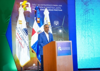 Joel santos el ministro energia y minas durante la apertura del dialogo scaled