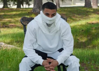 Kasiel lanza Fan y Malvada una fusión de géneros que trasciende lo auditivo y lleva a su audiencia a un viaje visual único