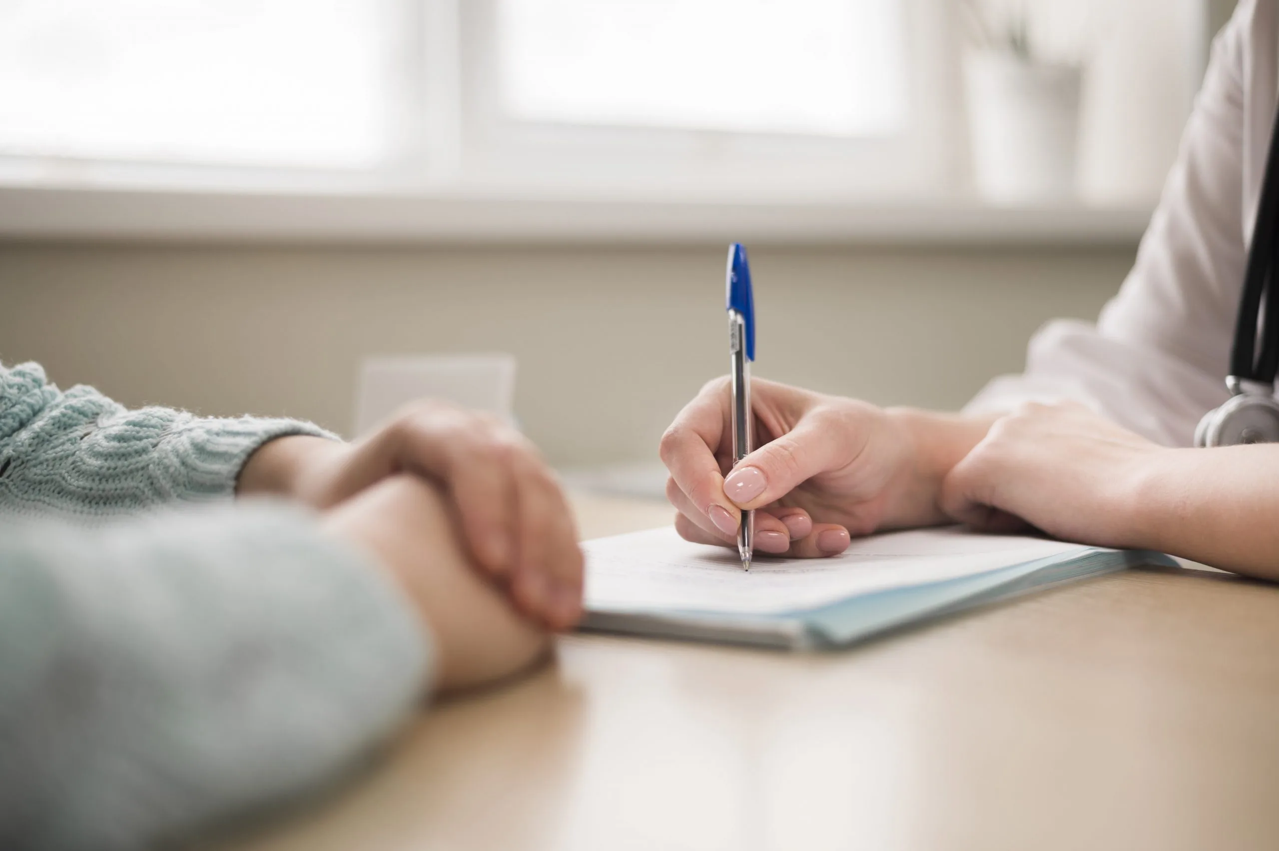 Recurso paciente medico Fuente Freepik scaled 1