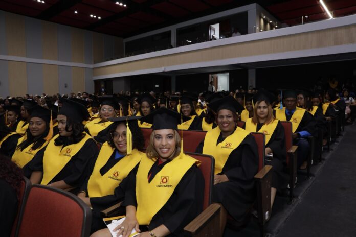 UNIREMHOS celebra su sexagesima tercera graduacion con un llamado a ver el futuro del trabajo 3 scaled