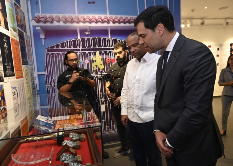 Visita del ministro de Cultura al Centro Cultural Banreservas 2 scaled