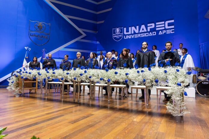 UNAPEC celebra su Graduación Extraordinaria 2025 y despide al rector Franklyn Holguín Haché tras seis décadas de servicio