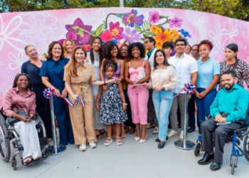 Adn y centro carter develan mural sobre el derecho a la información de las mujeres