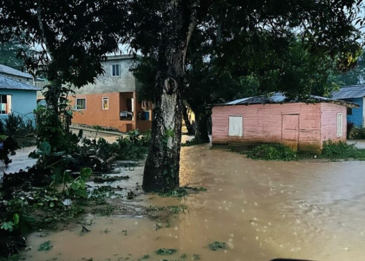 Fuerte inundación en el limón de samaná afecta a más de 75 viviendas