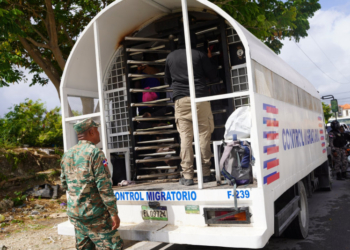 Foto de archivo de operativos de migración en mata mosquito y el hoyo de friusa en bávaro