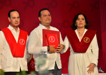 Intec rinde homenaje póstumo a aida nicole reyes durante su acto de graduación