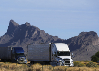 Ee. Uu. Exigirá prueba de inglés a camioneros, según nuevo decreto presidencial