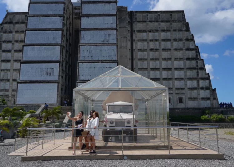 El papamóvil del papa en república dominicana es una reliquia de fe y memoria.