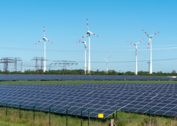 Adie analiza modernización regulatoria para fortalecer la competitividad del sector eléctrico