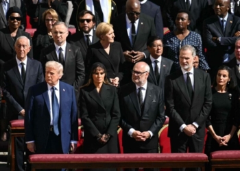Trump rompe protocolo en funeral del papa francisco