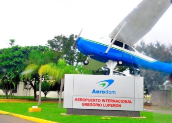 Pasajeros sufren retraso casi tres horas de espera en aeropuerto de puerto plata por falta de perro k9