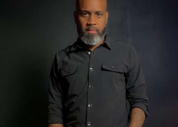 Javish figueroa lanza su primer libro "el diario de un ex"