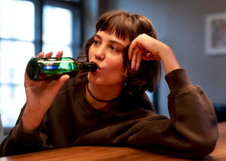 Las mujeres más inteligentes beben más y hacen menos ejercicio según la ciencia